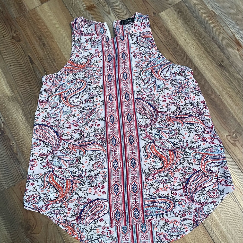 Large label (Rachel Rachel Roy) sleeveless top.